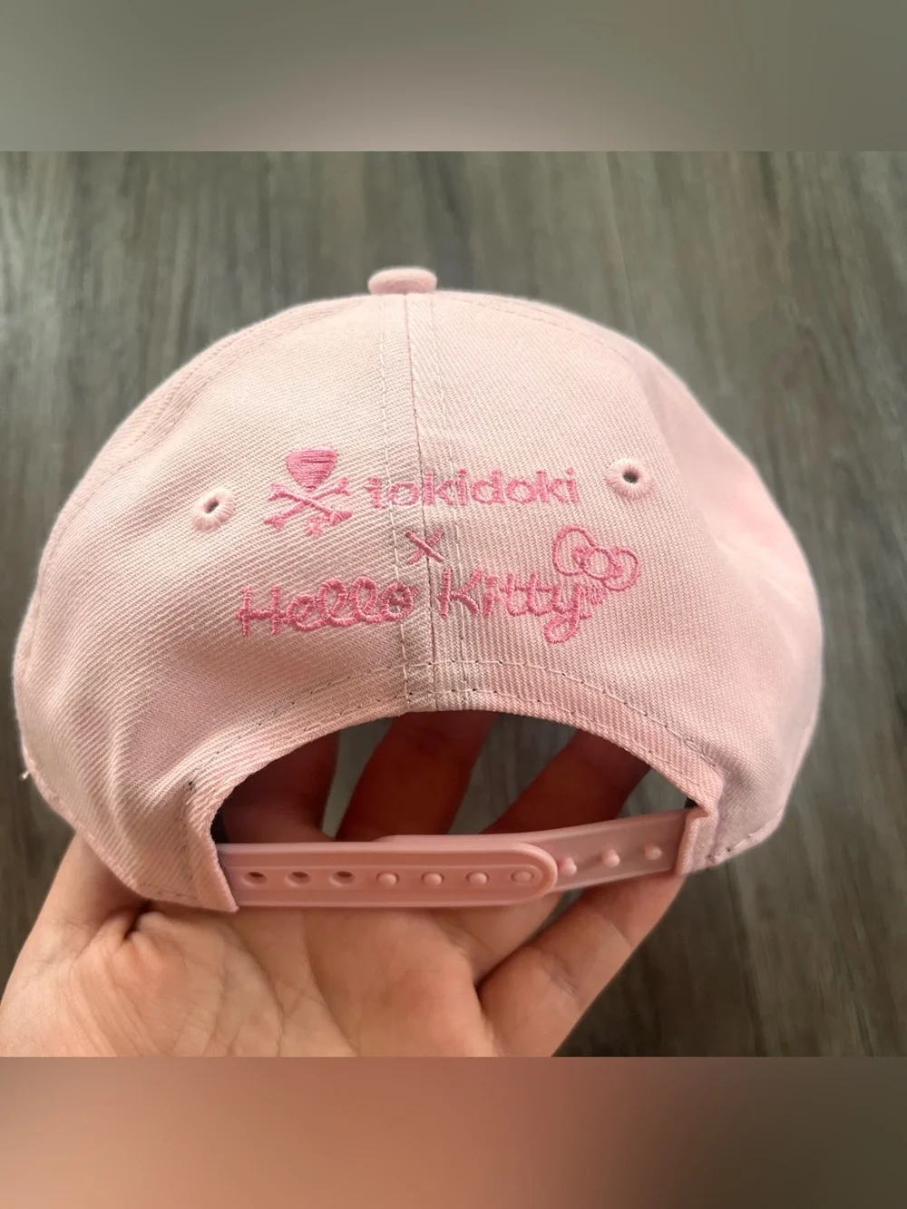 New Era tokidoki x Hello Kitty Donut Kitty Bow Women's Snapback - Picture 3 of 5